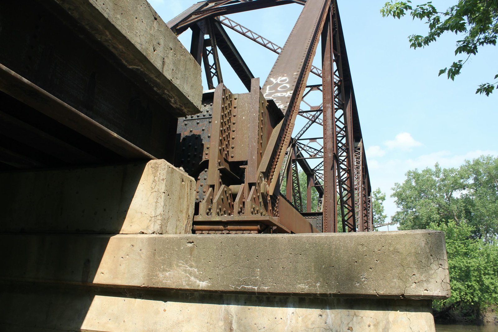 Lower angle connection
